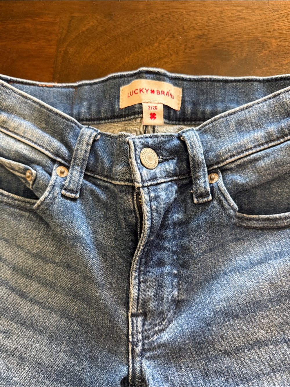 Lucky Brand Women's Medium Blue Mid Rise Crop jeans